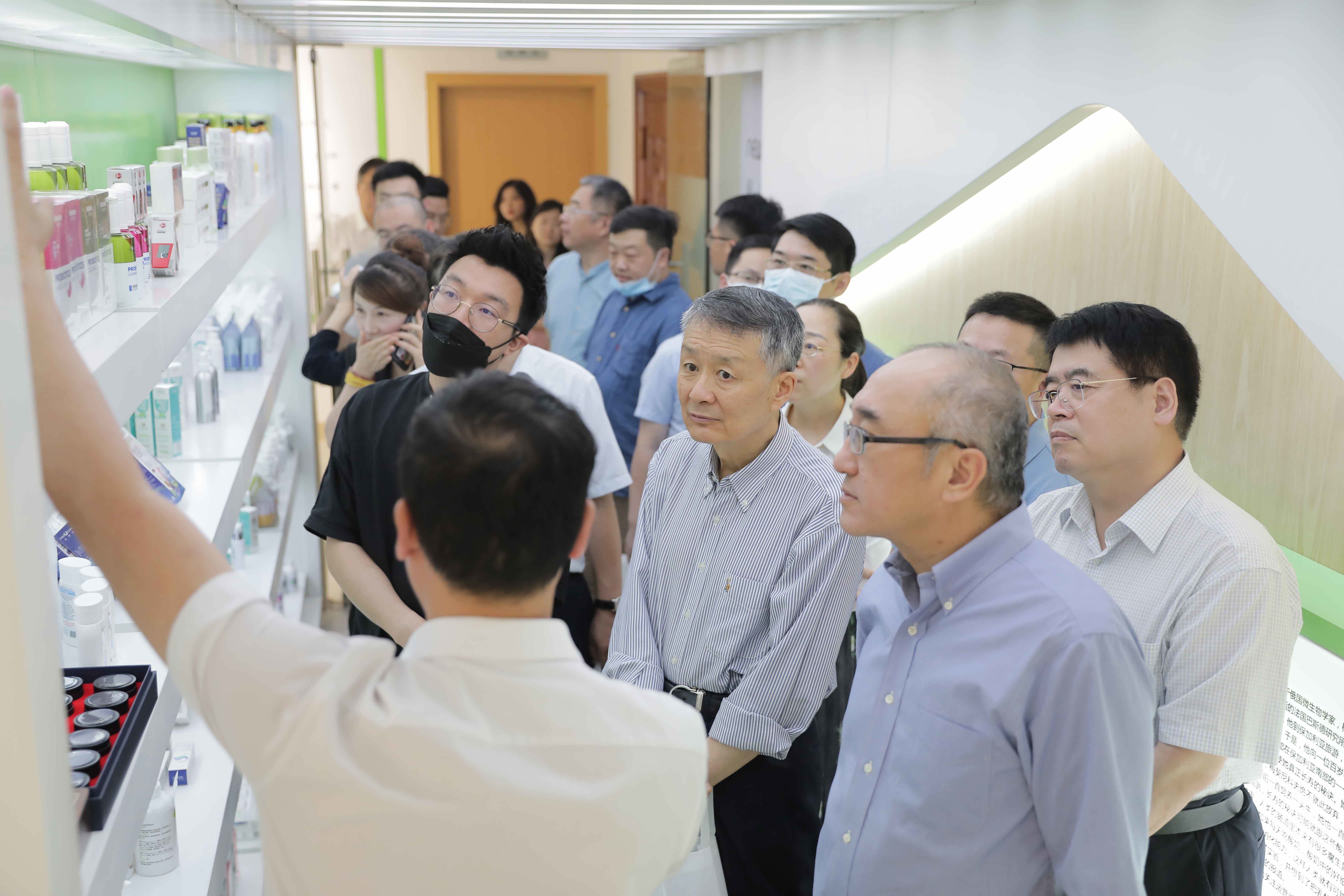 國家市場監管總局、各省市消協代表參觀公司