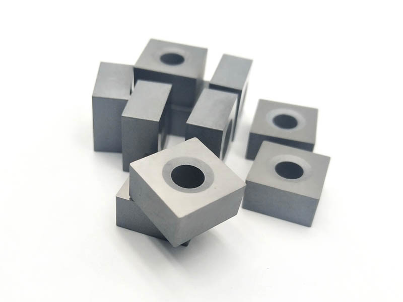 Carbide chain saw tips