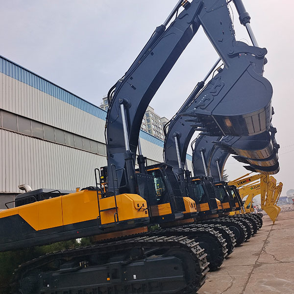 EXCAVADORA MEDIANA XE225GK