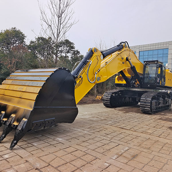 EXCAVADORA MEDIANA XE135G