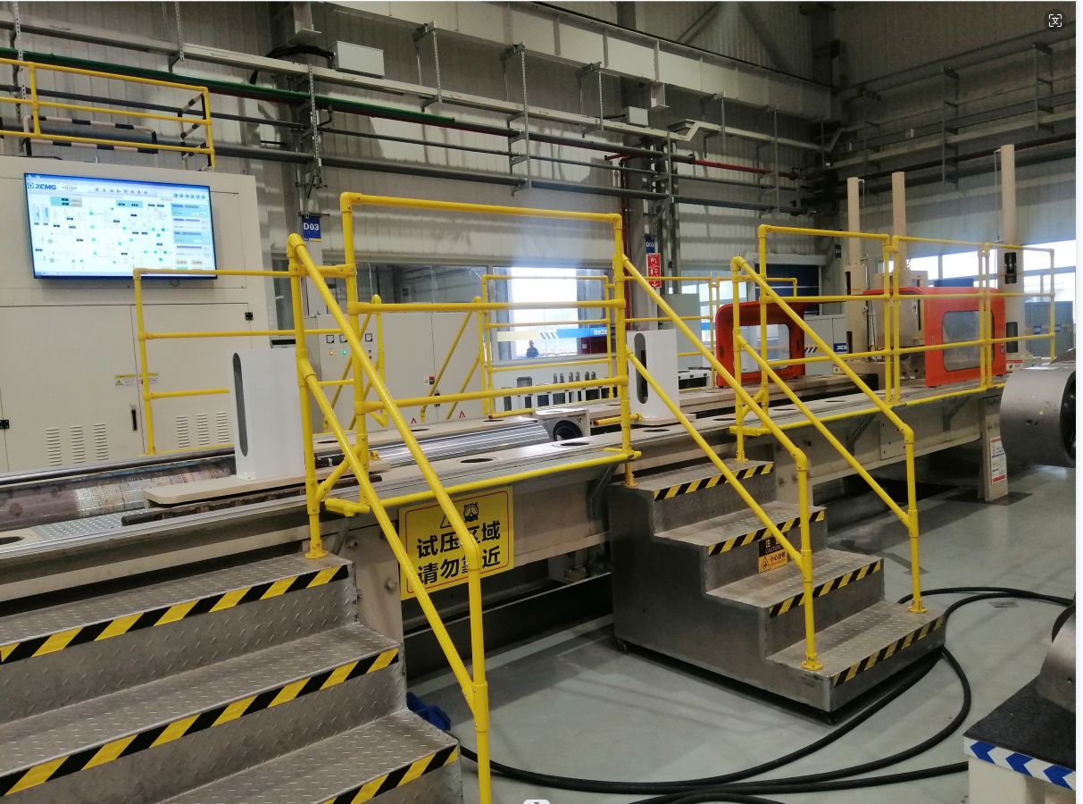 Large-tonnage medium-sized cylinder test bench