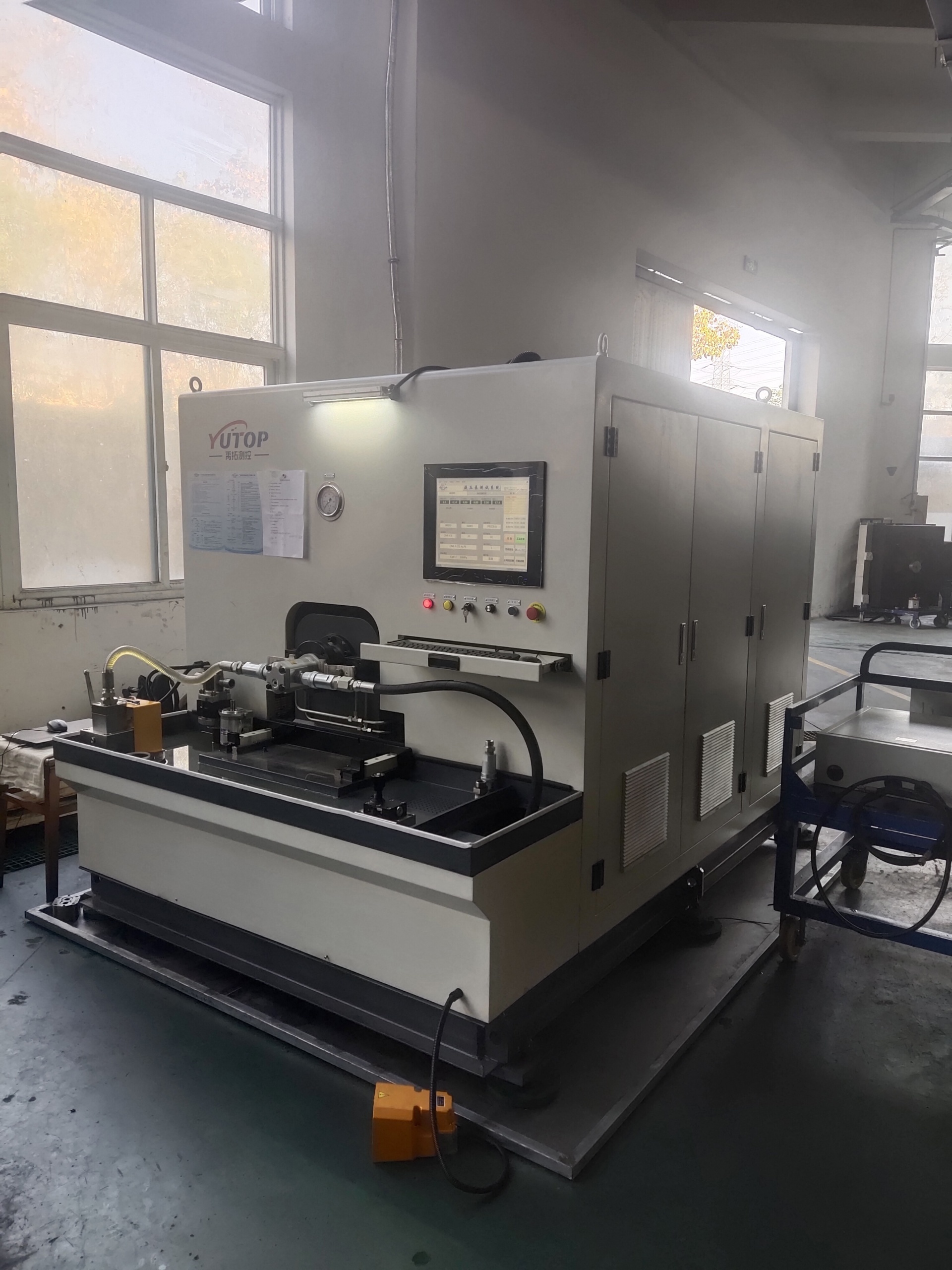 Gear pump test bench