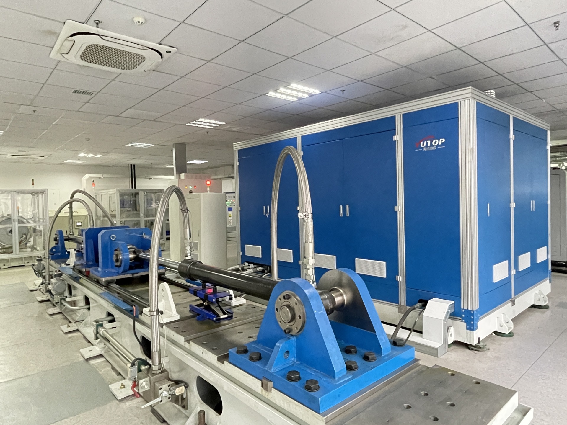 Hydraulic cylinder type test bench