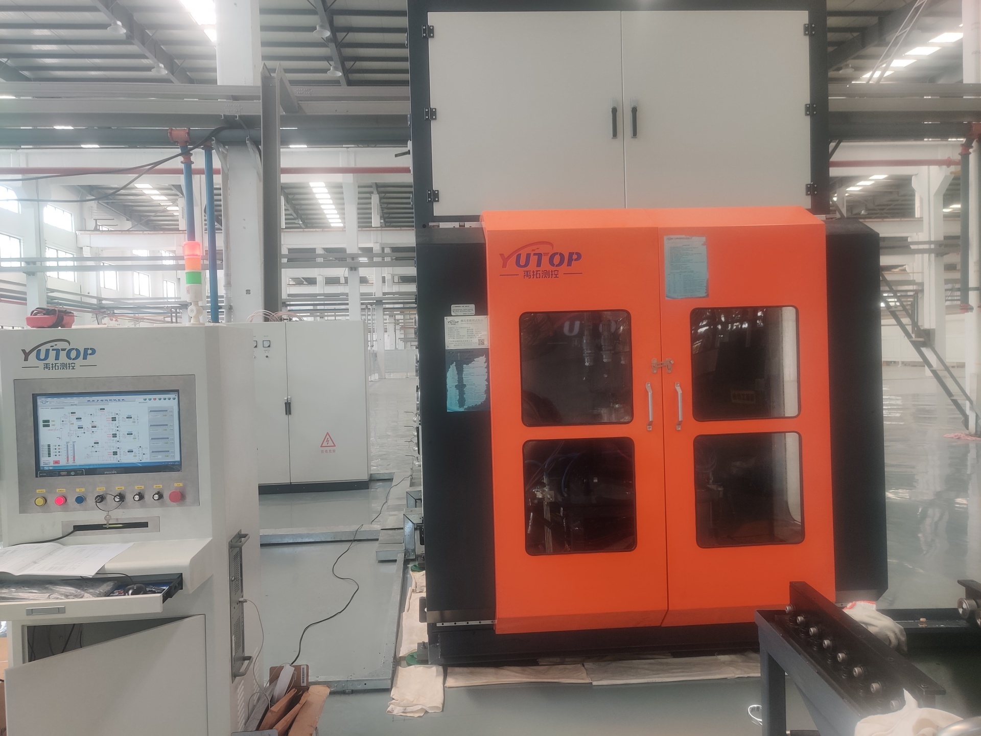 Hydraulic multi-way valve test bench