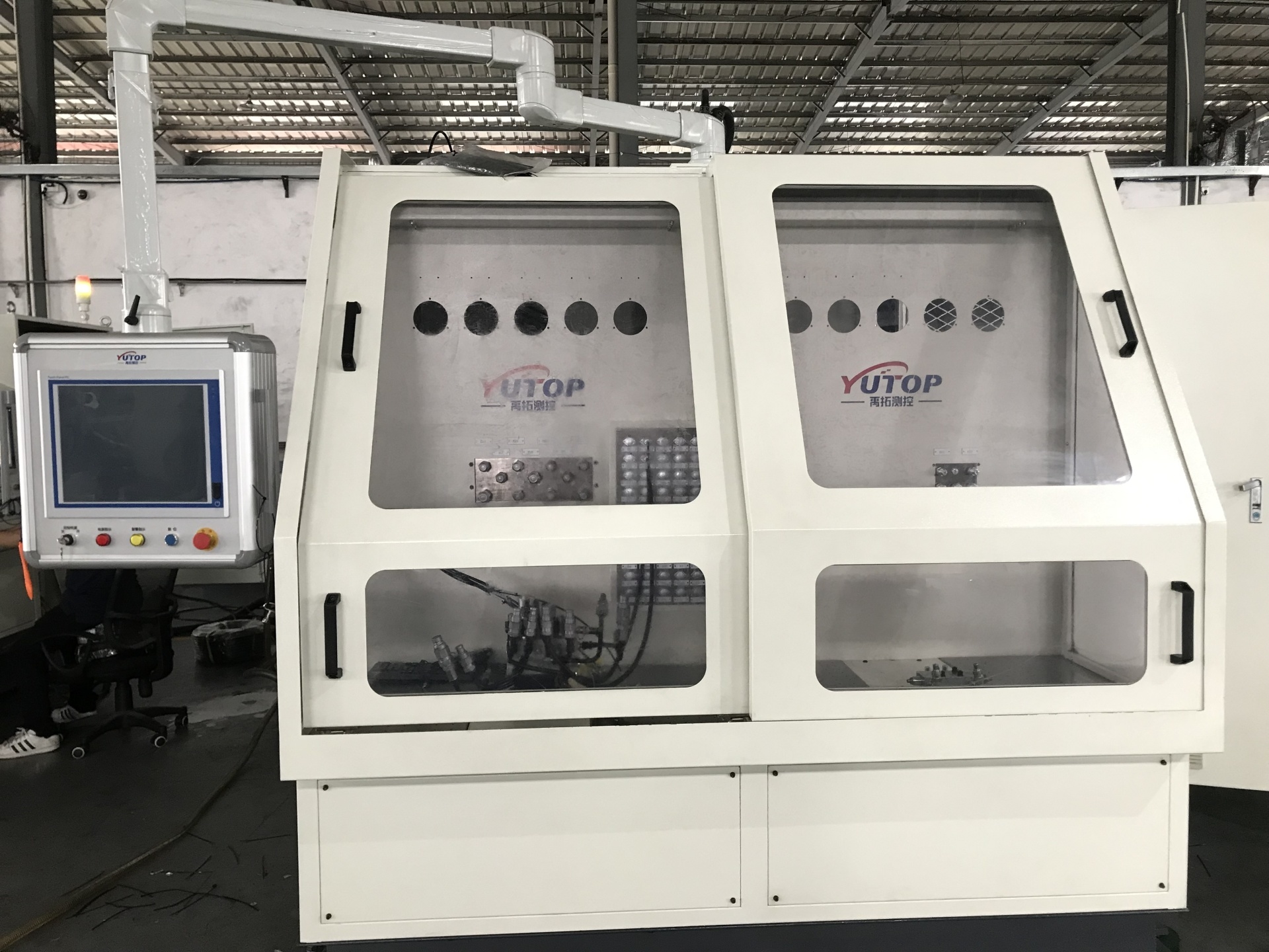 Hydraulic valve integrated test bench