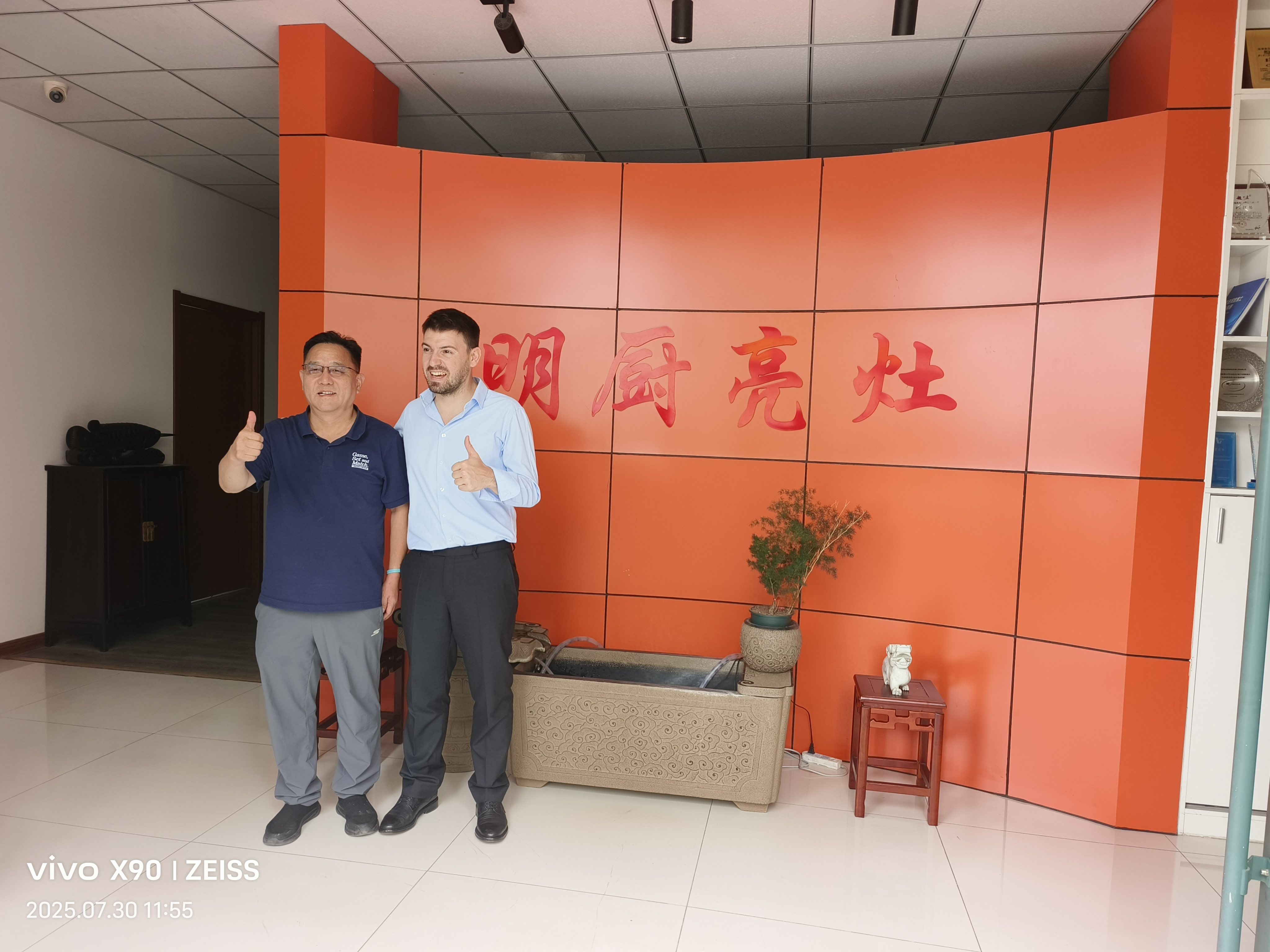 商用厨具行业的智慧碰撞：鲁冠与意大利舒文公司高层齐聚山东探讨发展新路径