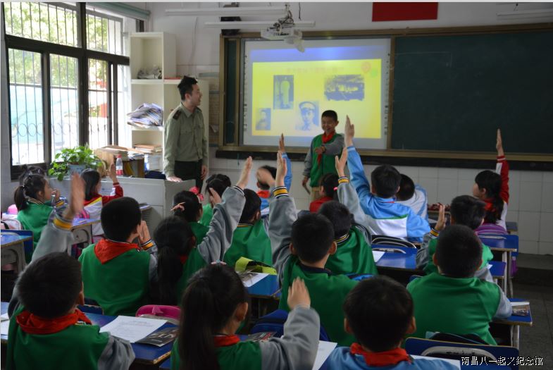 On April 25th, the story of Zhou Enlai entered Youzheng Road Primary School.