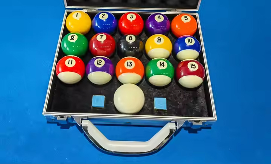 Série de tables de billard en bois massif