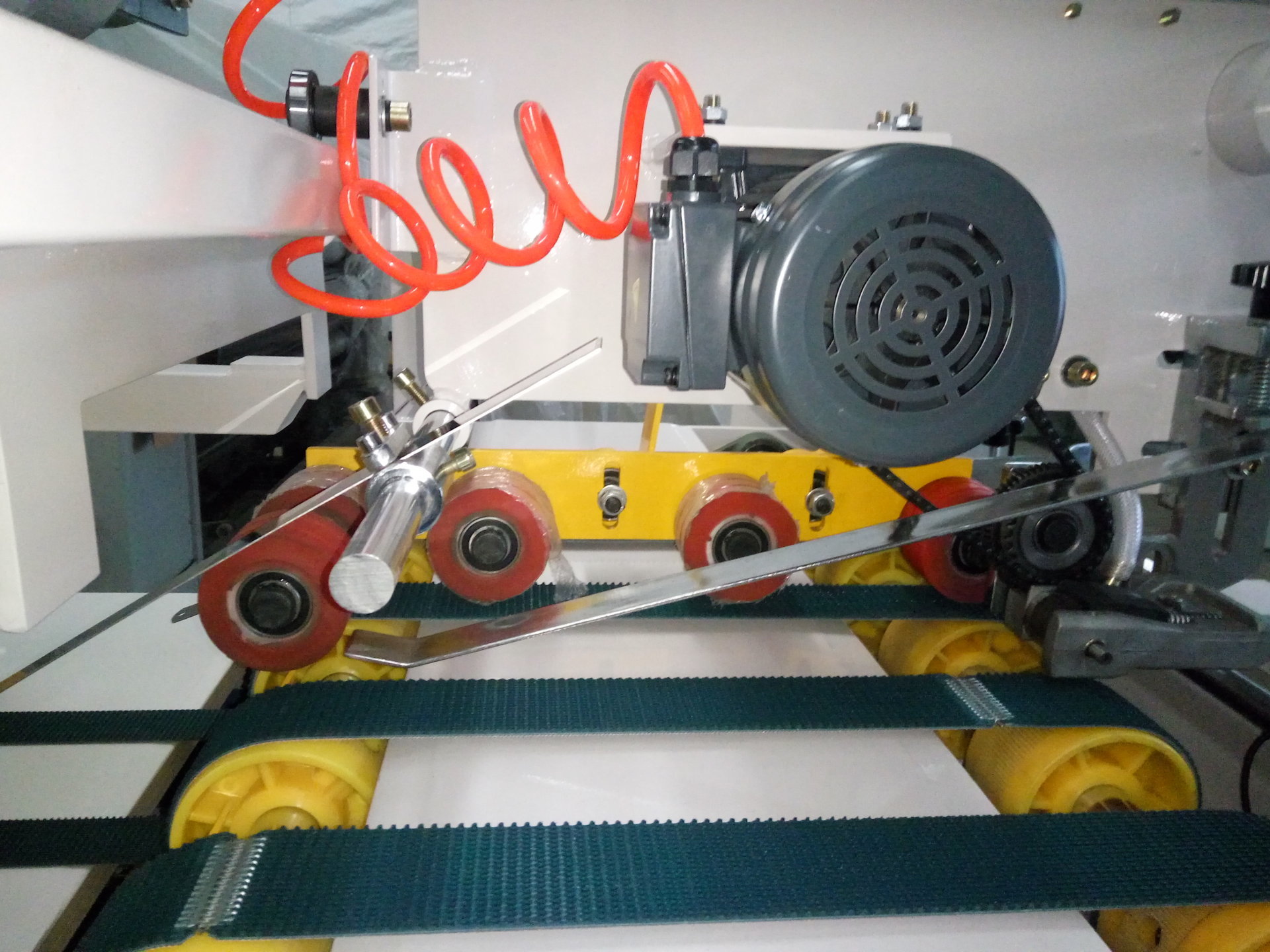 Semi-automatic box gluing machine