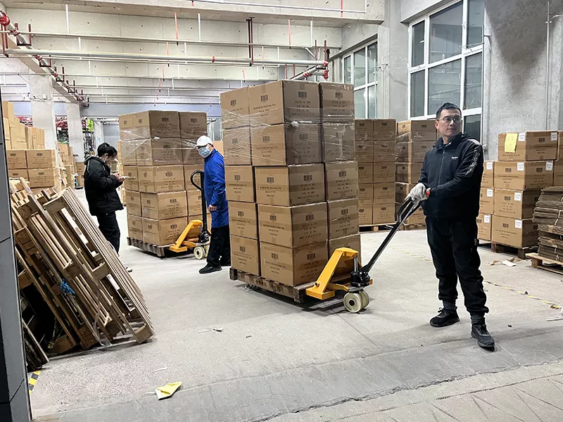 Loading and shipping Loading and shipping