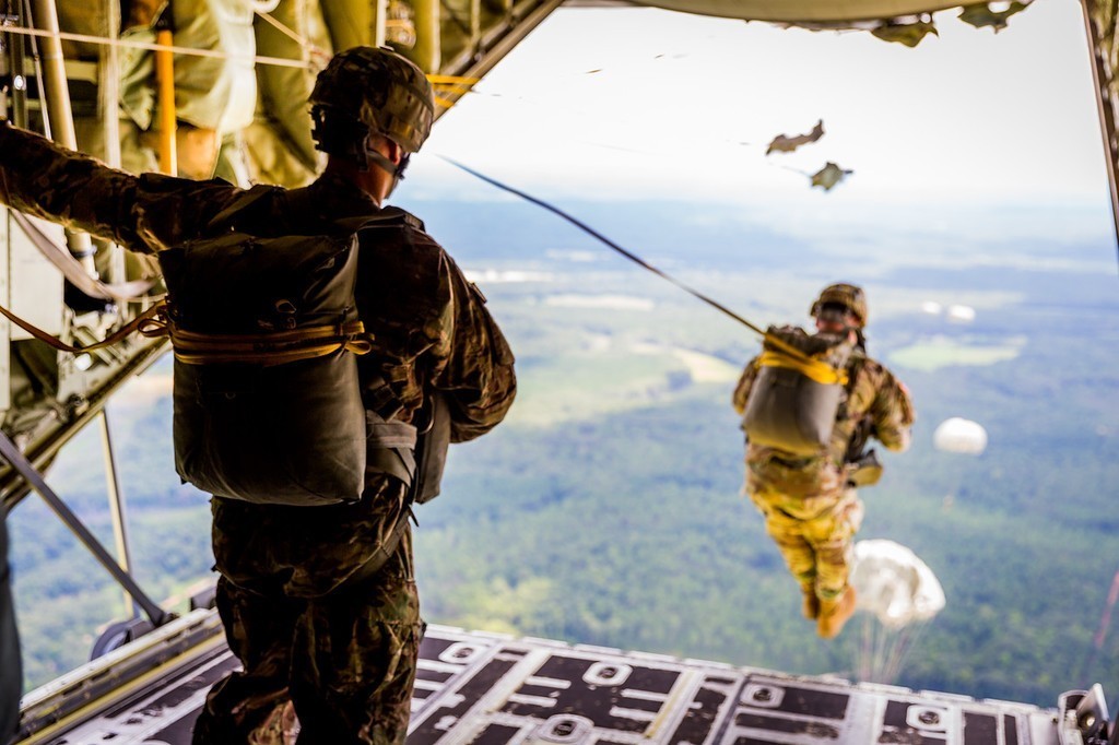 Flame Retardant MIL-W-4088 Type 7 Webbing for Military Parachute Applications | Certified 4088 Webbing Supplier Flame Retardant MIL-W-4088 Type 7 Webbing for Military Parachute Applications | Certified 4088 Webbing Supplier