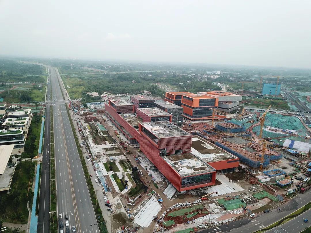 The first phase of the financial landmark building in the eastern new district of Chengdu was completed