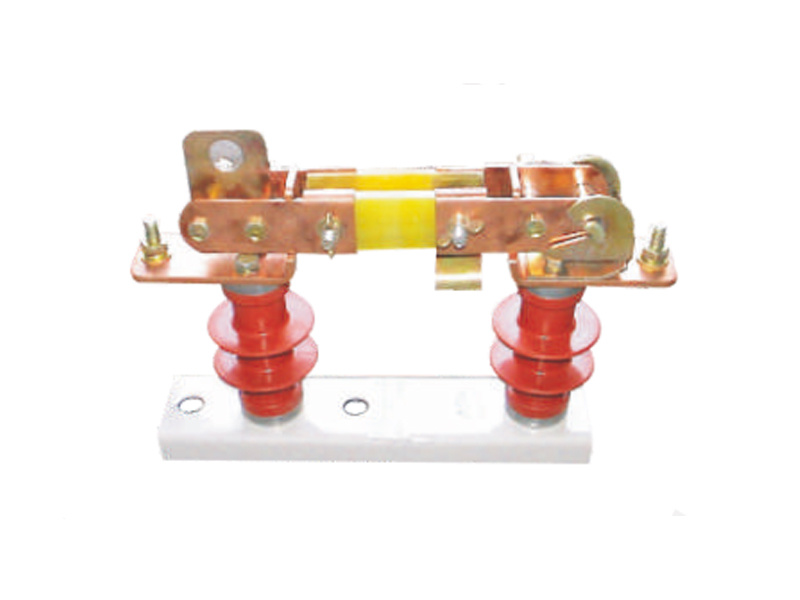 Low voltage disconnecting switch