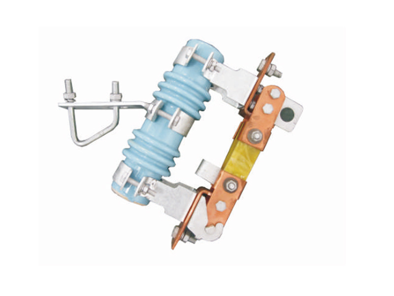 Low voltage disconnecting switch