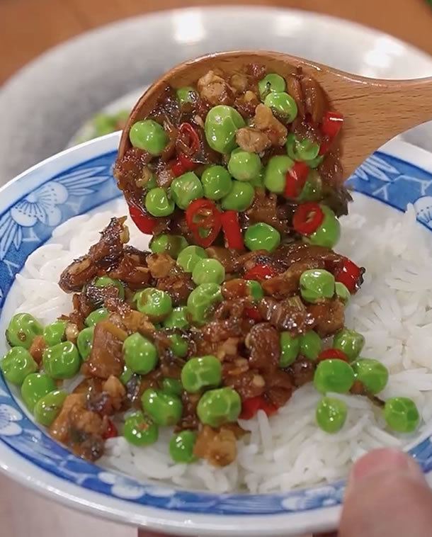 Stir-fried Pork with Green Peas