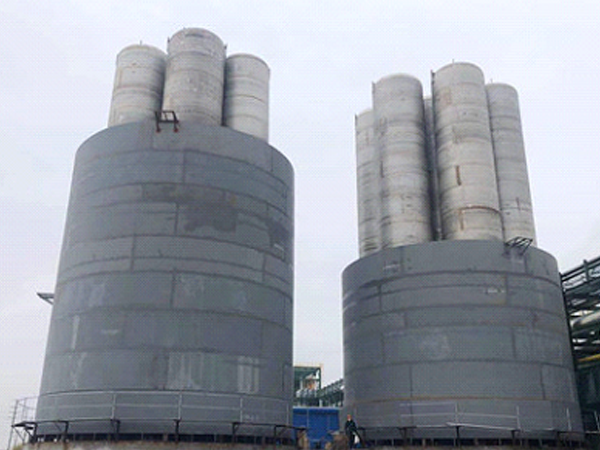 Industrial gas mother and daughter tanks