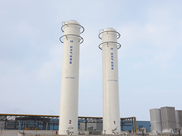 Vacuum low-temperature liquid storage tank