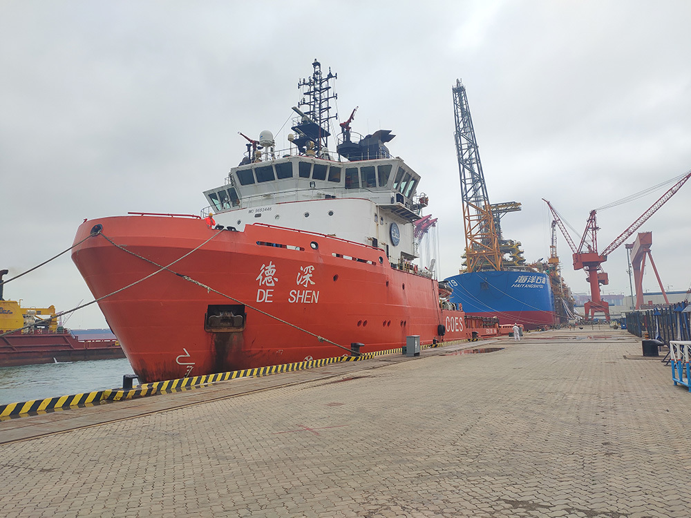海洋石油119FPSO青岛海工拖航出港 海洋石油119FPSO青岛海工拖航出港