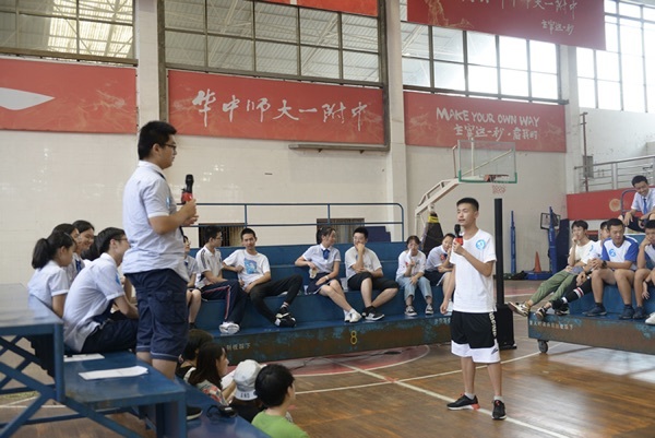 先锋脱口秀《再见十八岁》海选活动在我校顺利举行