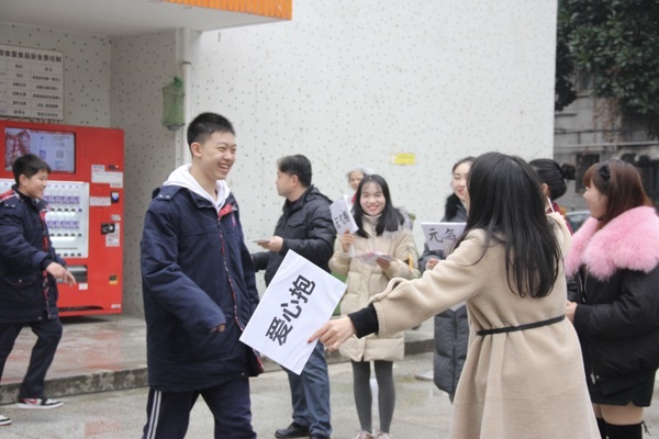 新年心抱抱，好运都来到……今天你拥抱了吗？