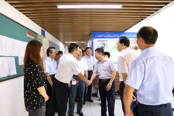 湖北省总工会来校开展“夏送清凉”慰问活动