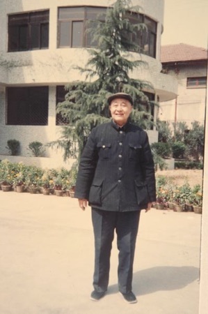袁校长捡钢笔