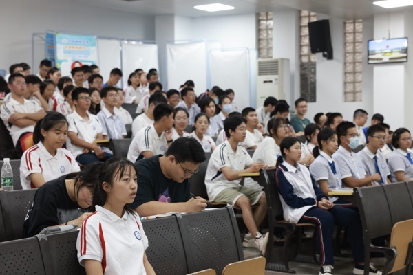 "아는 자는 당황하지 않고, 친절한 자는 걱정하지 않으며, 용감한 자는 두려워하지 않는다" - 교무처에서 전교 안전더킹 카지노 회의를 개최