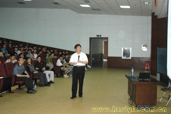 无机化学家郑兰荪院士应邀为我校师生作报告