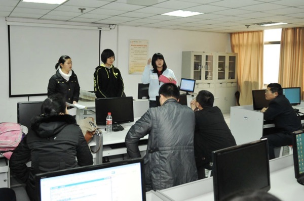第六届信息科技节拉开序幕——科技创新大赛模拟答辩会如期举行