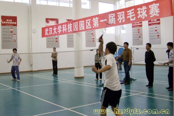 우리 온 카지노 교사 배드민턴 팀은 첫 번째 Wuhan University Science and Technology Park Badminton Competition에서 준우승을 차지했습니다