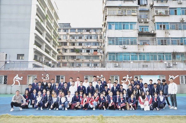 华中师大一附中与水果湖高中开展学生联谊活动   好一派青春洋溢！
