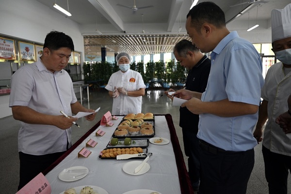 技能考评促学习，切磋比拼亮身手——后勤集团饮食服务部开展技术岗位技能考评