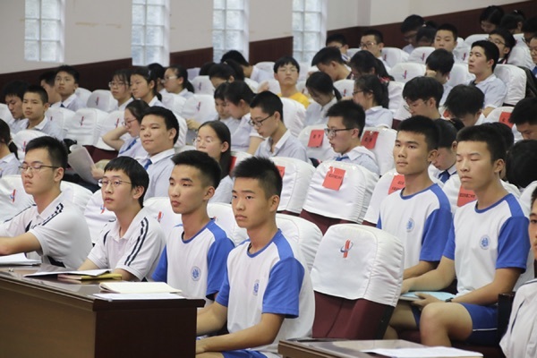 华中师大一附中团员代表大会暨团员干部培训会议顺利召开