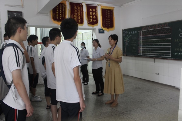 保障中心学生公寓启动文明寝室创建活动