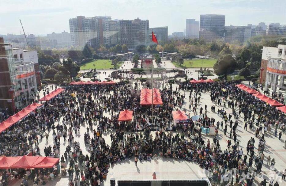 화동 사범대우리 카지노의 햇빛 자선 세일은 매우 인기가 높아 5년 만에 100만 위안 이상을 모금했습니다.