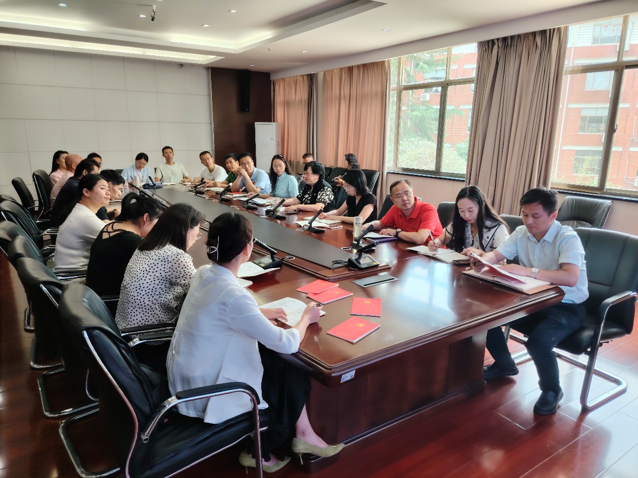 深入贯彻中央八项规定精神主题教育——行政一支部开展“校长讲党课”活动