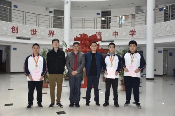 Hubei Daily-Jingchu.com : Wuhan에있는 3 명의 고등온라인 카지노 사이트 3 명이 물리 올림픽의 전국 교육 팀에 들어와 Tsinghua University에 추천되었습니다
