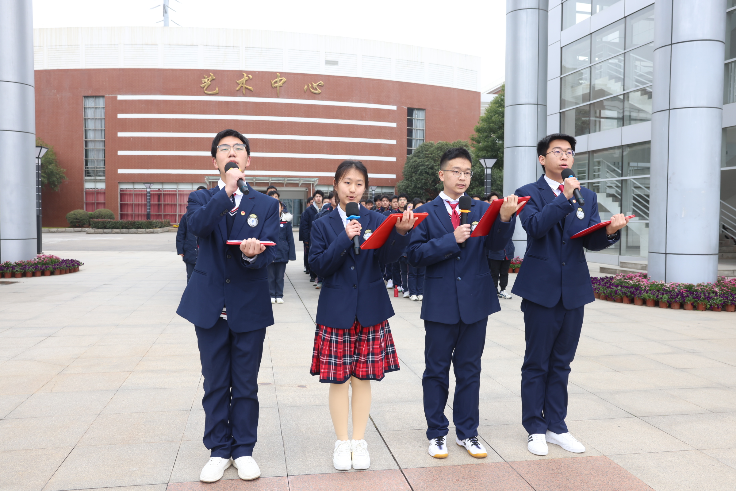 【두 제왕 카지노 주의 국기 아래의 연설】 봄에 새로운 여행을 시작하여 꿈을 추구하고 미래로가는 미래