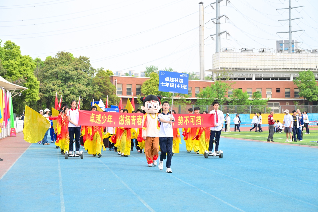 一群小孩在表演

低可信度描述已自动生成