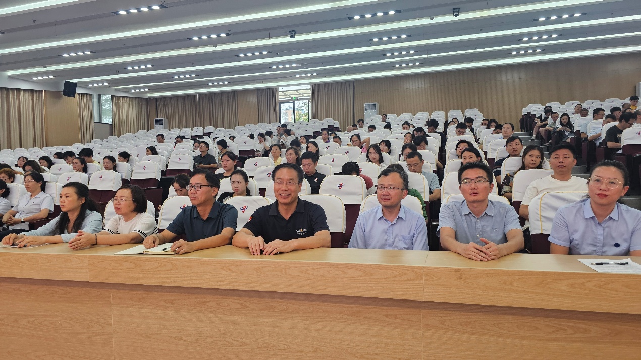 새로운 학기, 새로운 출발점- 우리 스포츠 토토 배당는 2025-2026 학년도 첫 학기 동안 일등석 교사 회의를 열었습니다