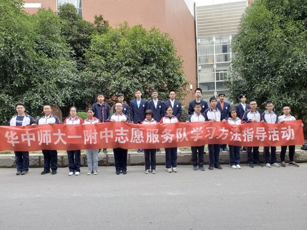 我校师生赴龙城社区开展“学习方法指导”志愿服务活动