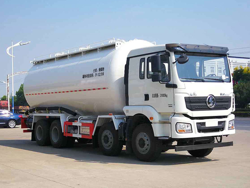 Engineering transport vehicle