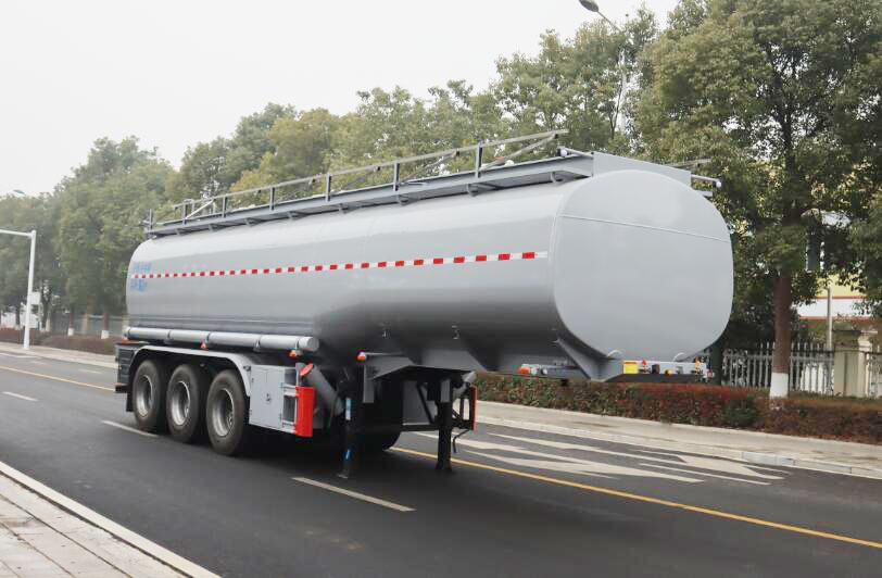 Engineering transport vehicle