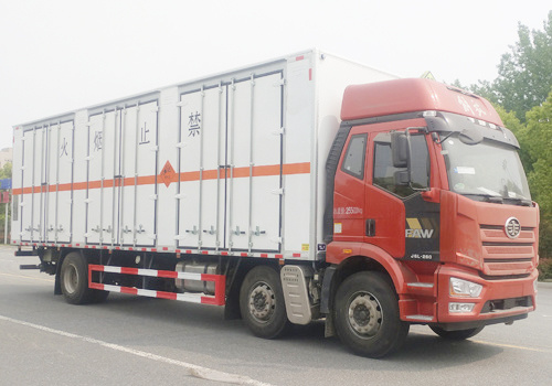 Engineering transport vehicle