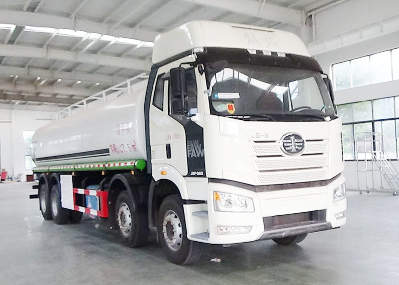 Engineering transport vehicle