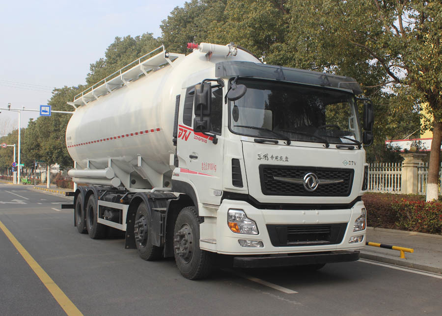 Engineering transport vehicle