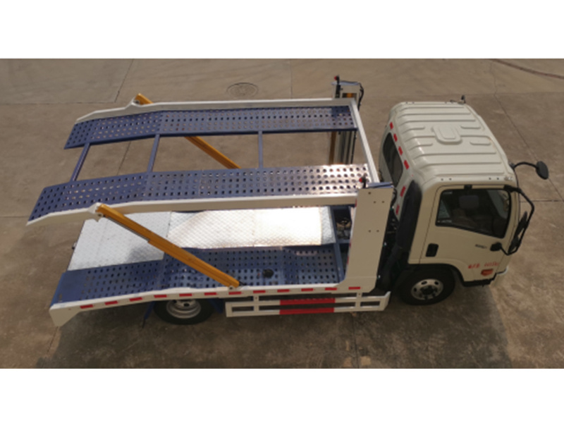 Engineering transport vehicle