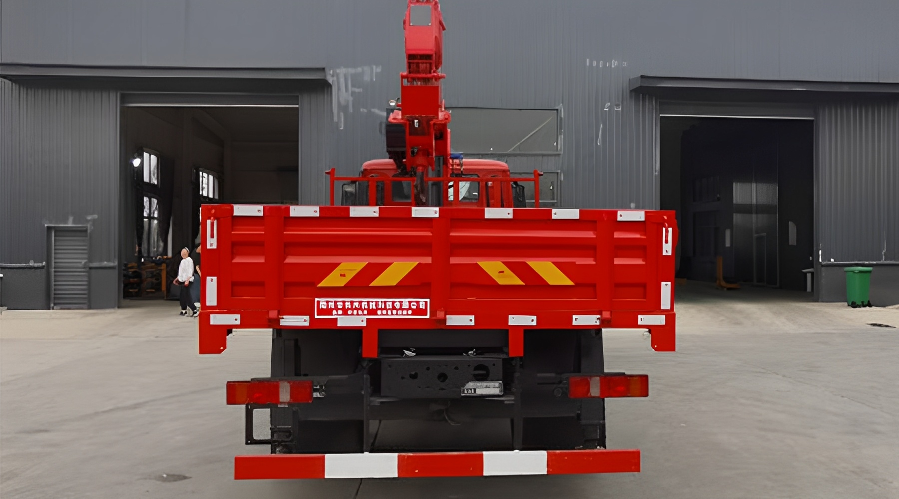 Engineering transport vehicle