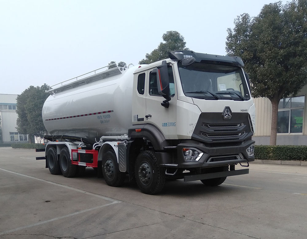 Engineering transport vehicle