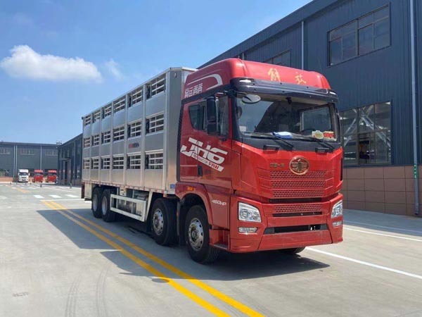 Engineering transport vehicle